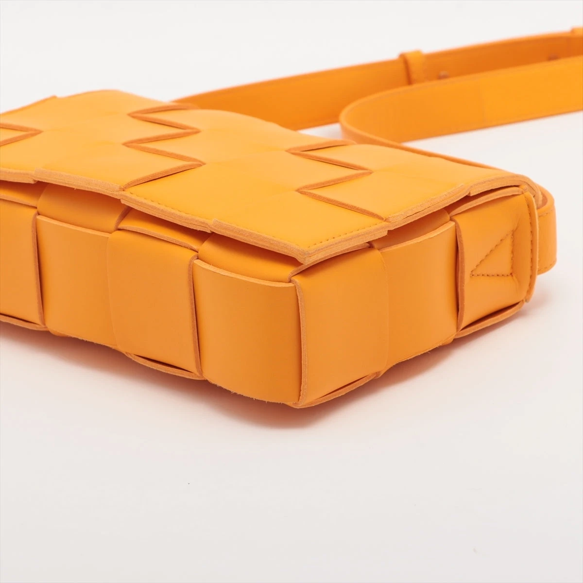 ボッテガヴェネタ マキシイントレチャート カセット レザー