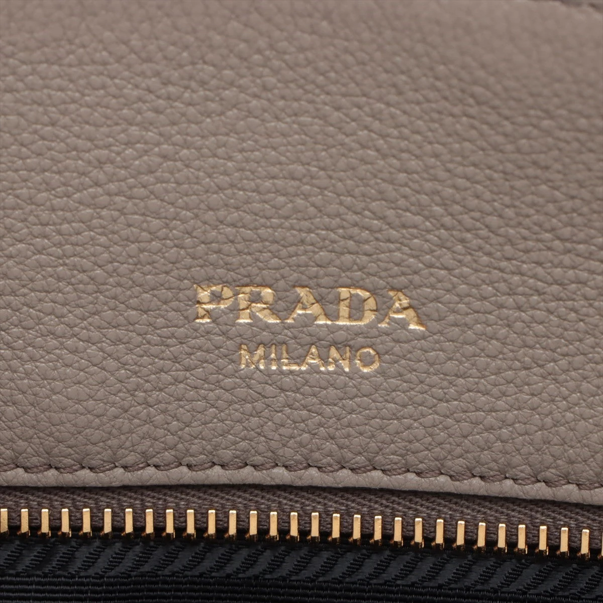 プラダ ヴィッテロダイノ 2WAYハンドバッグ グレージュ 1BA157