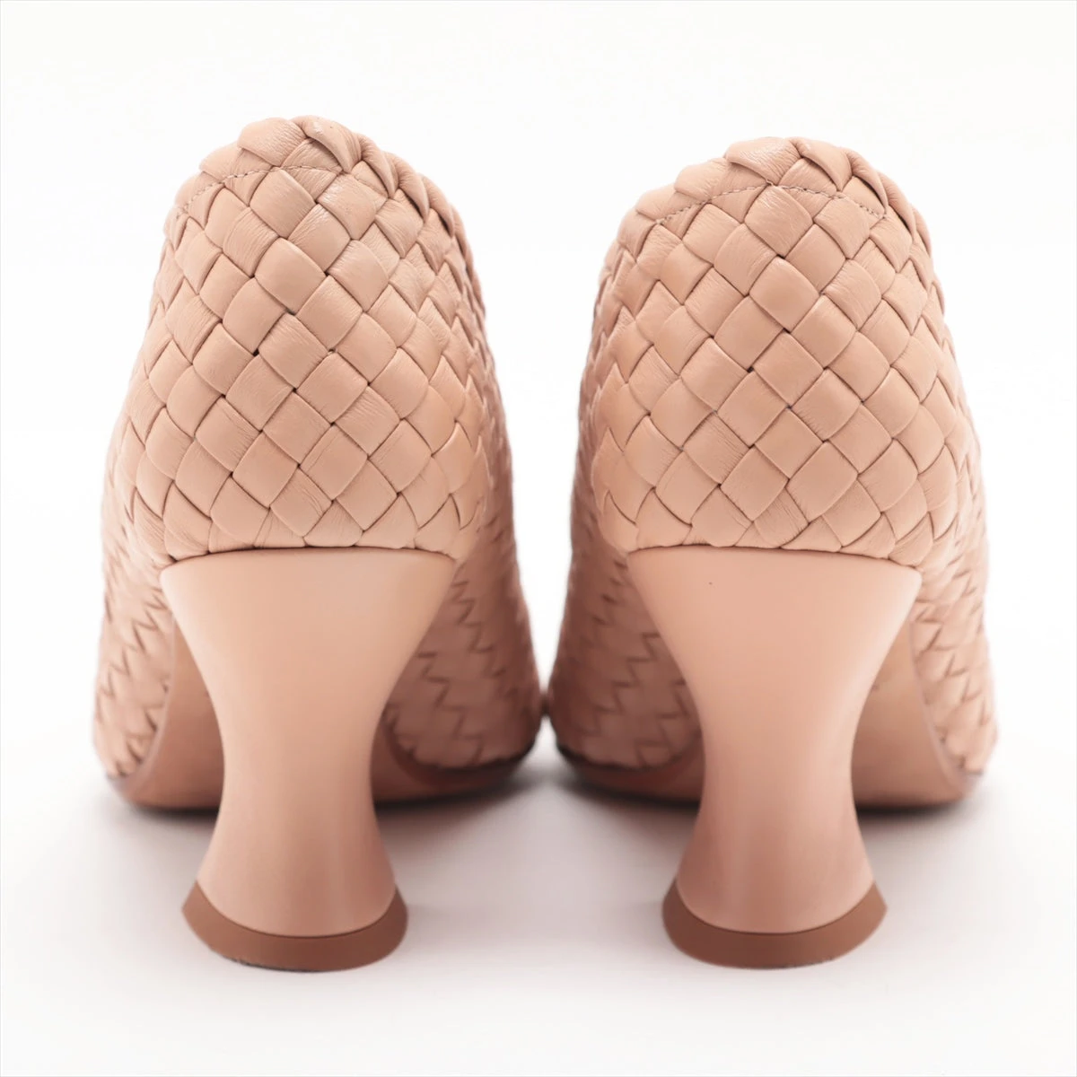 【美品】ボッテガヴェネタ パンプス アーモンドヒール ベージュ レザー ボッテガヴェネタ(BOTTEGA VENETA)ボッテガヴェネタ アーモンド