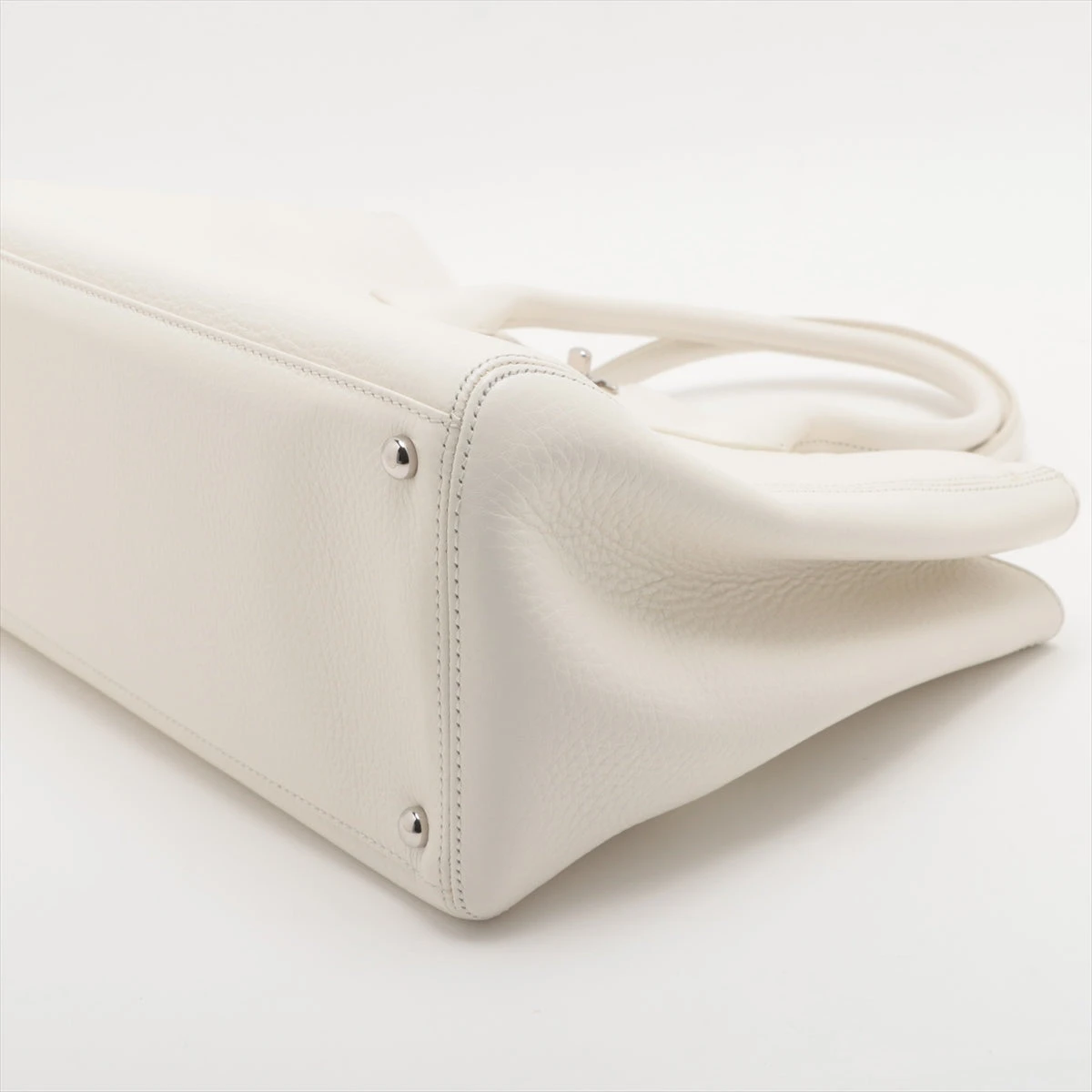 ヒースCHANEL ホワイト エグゼクティブトート バッグ レザー 白 シャネル エグゼクティブ レザー トートバッグ ホワイト