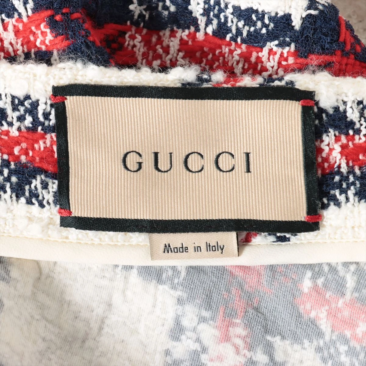 GUCCI ロゴ　パールボタン　スカート　38 GUCCI ロゴ パールボタン スカート 38 GUCCI ロゴパールボタン