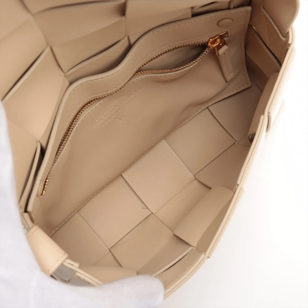 ボッテガヴェネタ マキシイントレチャート カセット ショルダー バッグ パテント ボッテガヴェネタ ショルダーバッグ マキシイントレチャート カセット