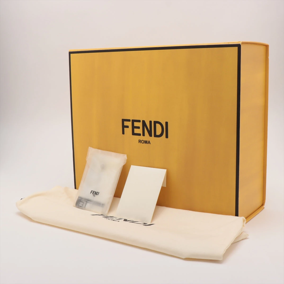 【美品】フェンディ ピーカブー セレリア 2wayハンドバッグ レザー ベージュ フェンディ ピーカブーエッセンシャリー セレリア レザー 2WAY