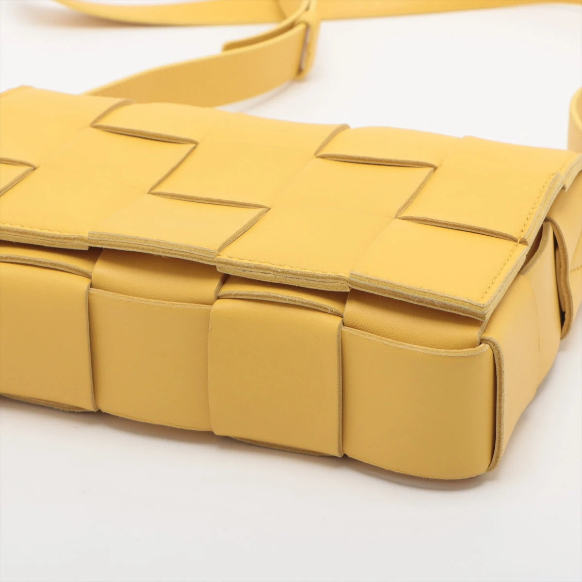 ボッテガヴェネタ マキシイントレチャート カセット レザー