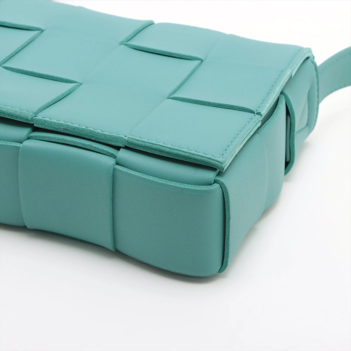 ボッテガヴェネタ　マキシカセット　ショルダーバッグ ボッテガヴェネタ マキシイントレチャート カセット レザー ショルダー