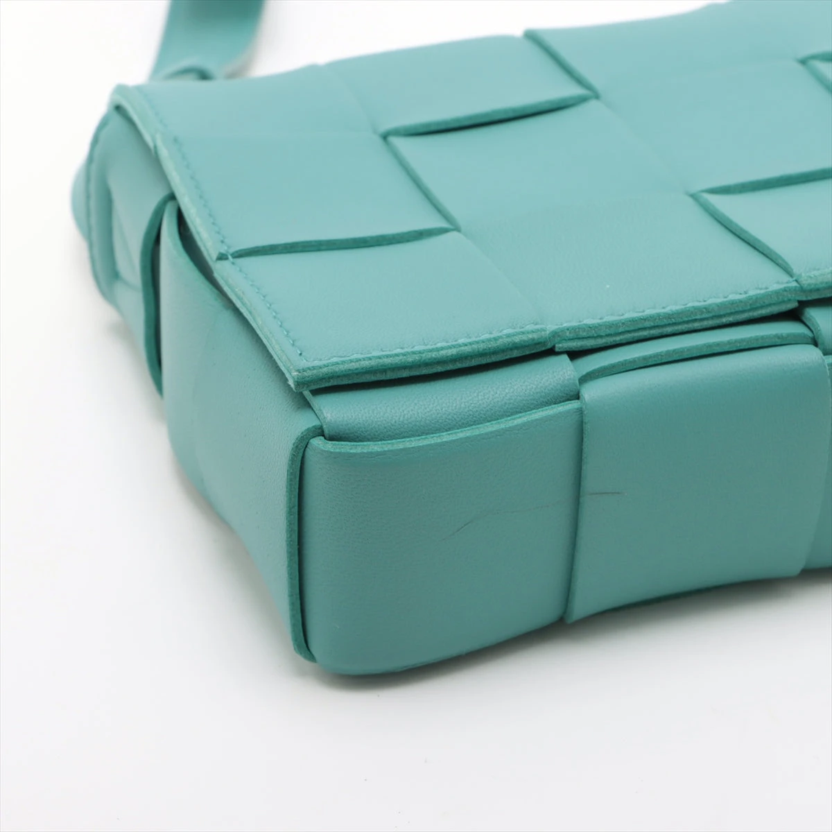 ボッテガヴェネタ マキシイントレチャート カセット レザー ショルダー