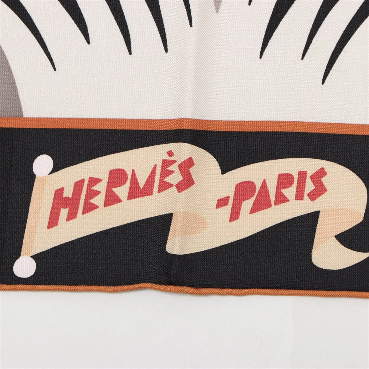 HERMES 最新作 人気スカーフ カレ90 シルク Parade en Fanfare