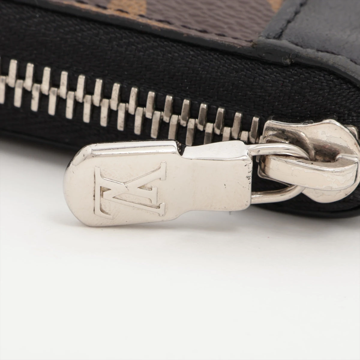 ヴィトン モノグラム・マカサー ジッピーウォレットヴェルティカル