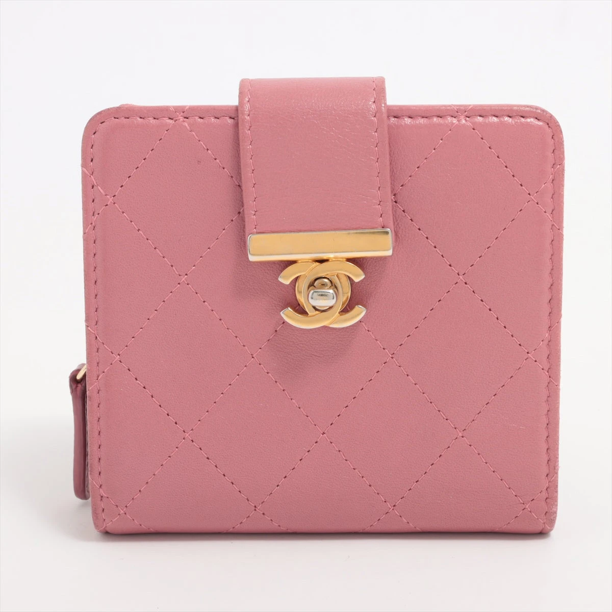 ★24C レザーで上品に★ CHANEL ミトン CHANEL】シャネル マトラッセ スモール フラップウォレット 三