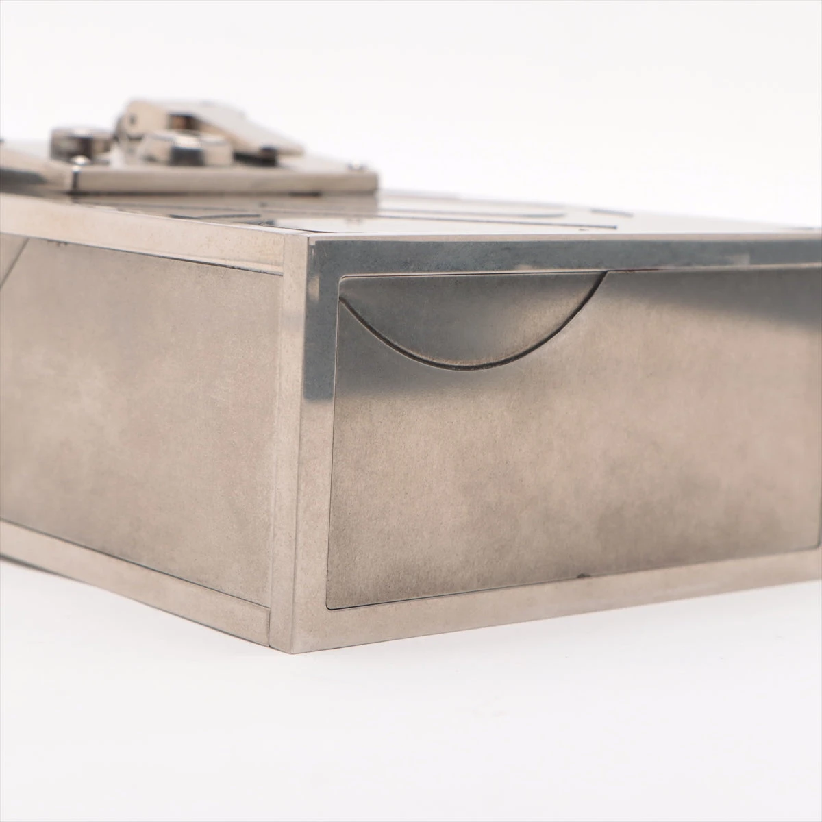 【美品】ダンヒル　ショルダーバッグ　GTロック　シルバー金具　レザー　グレー系 ダンヒル GTロックバッグ メタル ショルダーバッグ シルバー A2674529