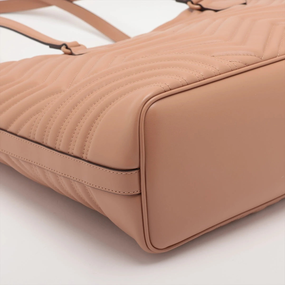 GUCCI GGマーモント キルティング ラージ トートバッグ 739684 GUCCI - GUCCI GGマーモント キルティング ラージ トートバッグ
