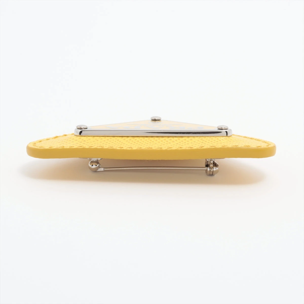 プラダ PRADA ブローチ GP×革 イエロー プラダ PRADA ブローチ GP×革 イエロー