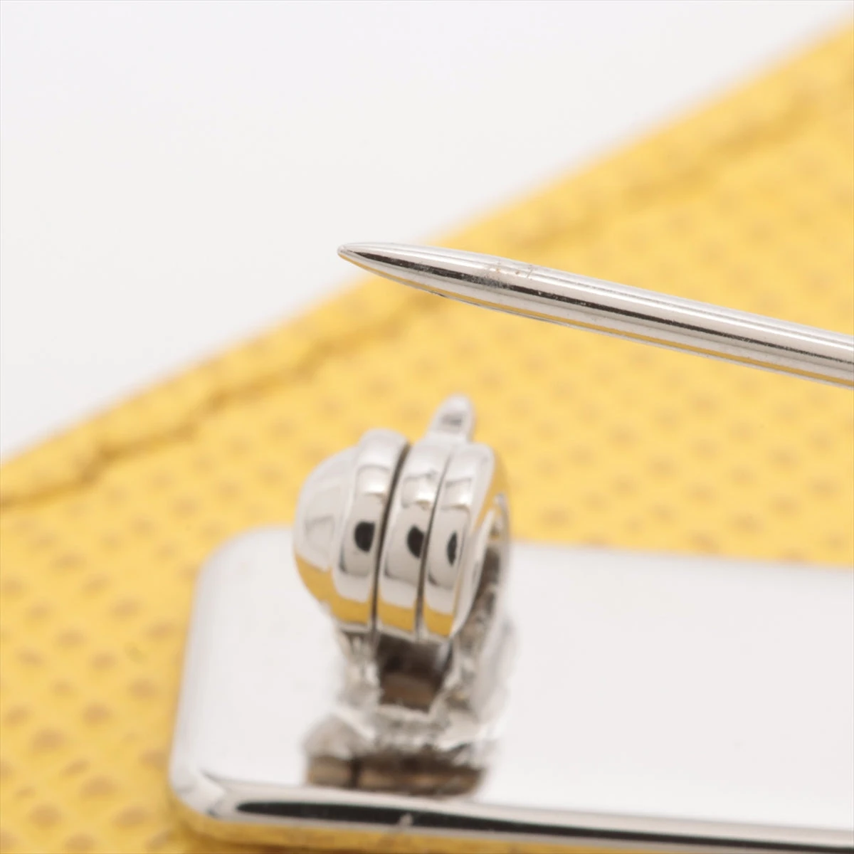 PRADA 未使用品 希少 ヴィンテージ レトロ 電話型ブローチ イエロー プラダ ブローチ GP×革 イエロー A2689207｜中古ブランド品