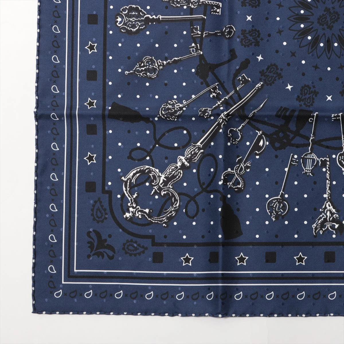 ❤未使用品❤カレ55 バンダナ柄 Les Cles 鍵 ネイビー エルメス エルメス バンダナ LES CLES 鍵 スカーフ シルク ネイビー カレ