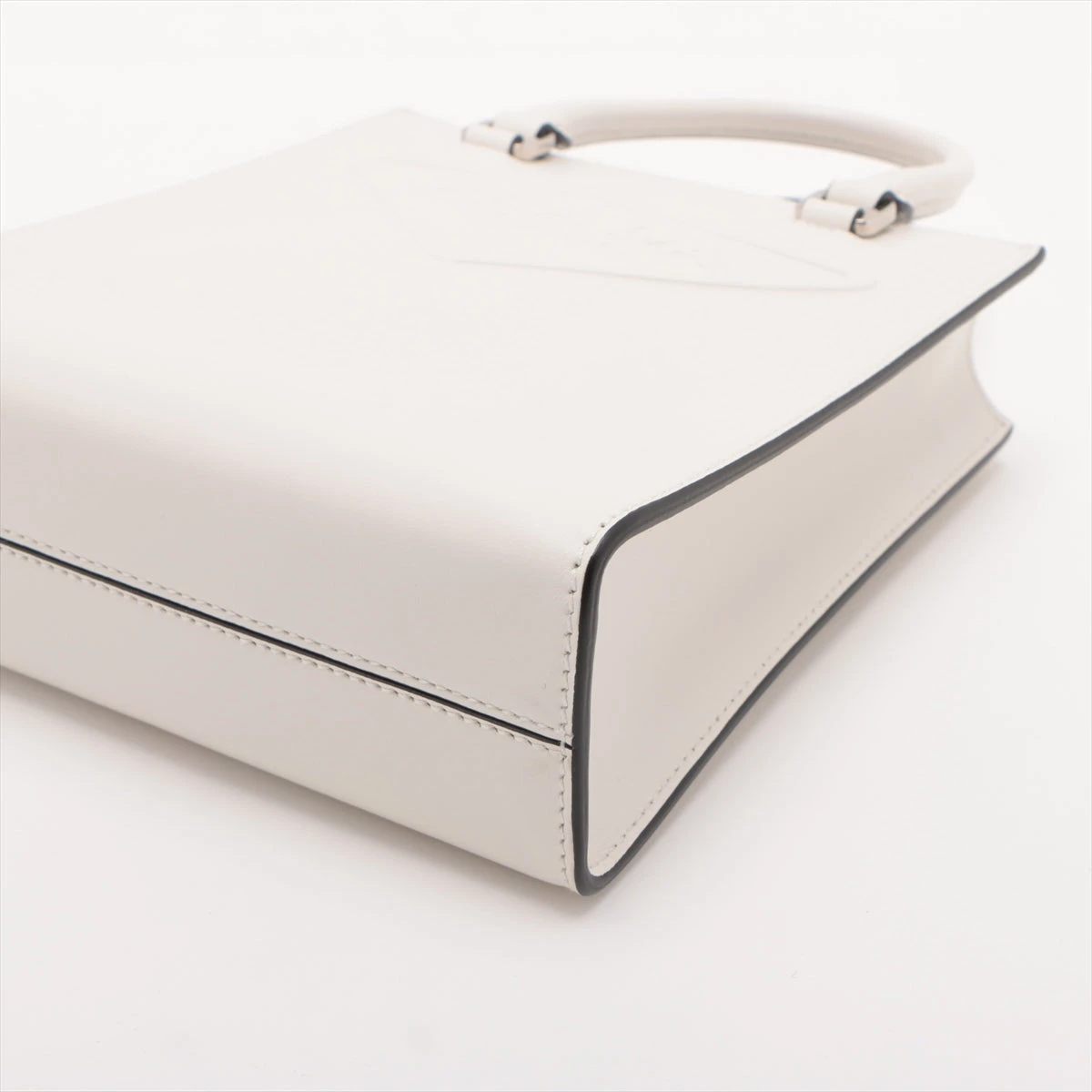 プラダ トライアングル レザー 2WAYハンドバッグ ホワイト 1BA333