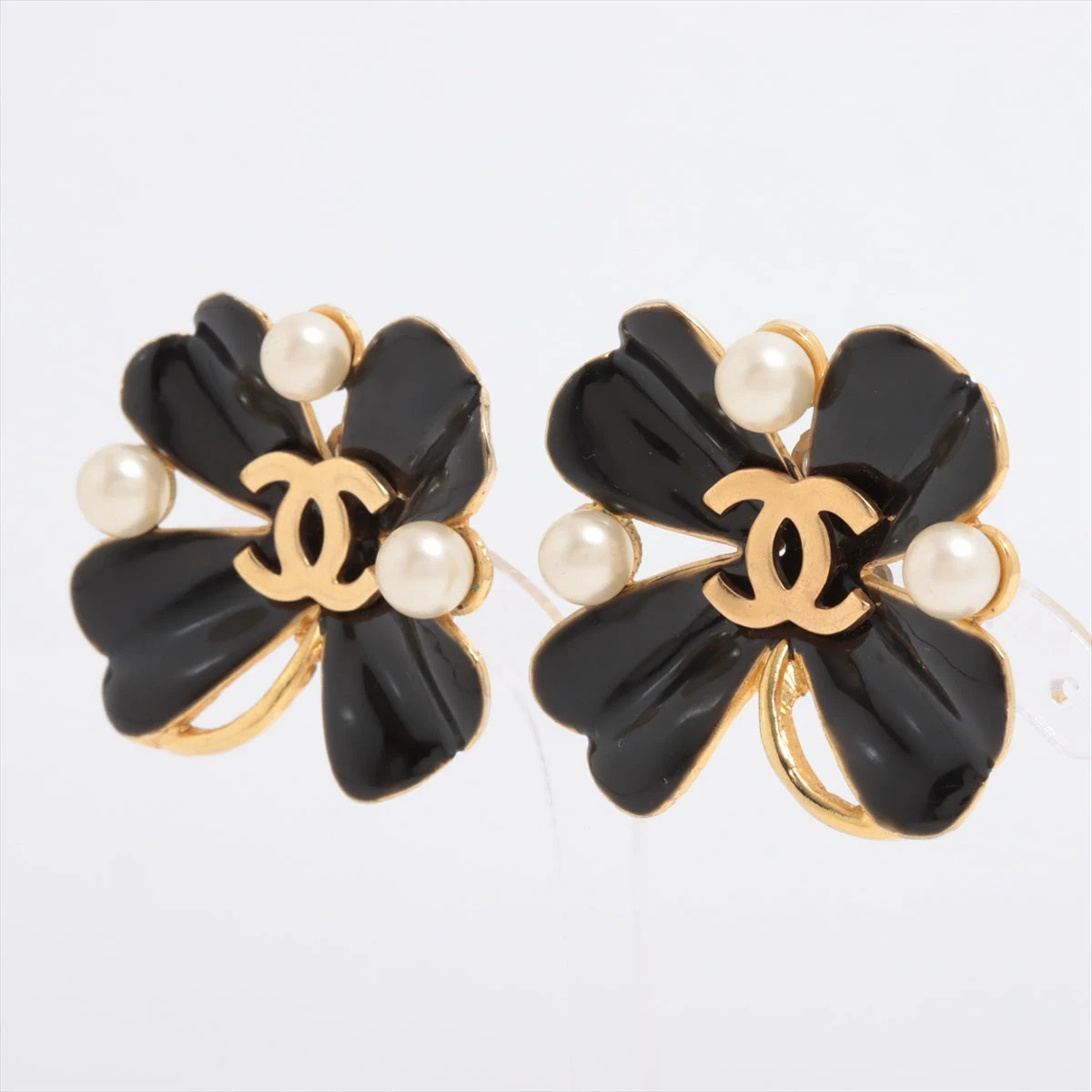 CHANEL✨クローバーフェイクパールイヤリングゴールド CHANEL✨クローバーフェイクパールイヤリングゴールド