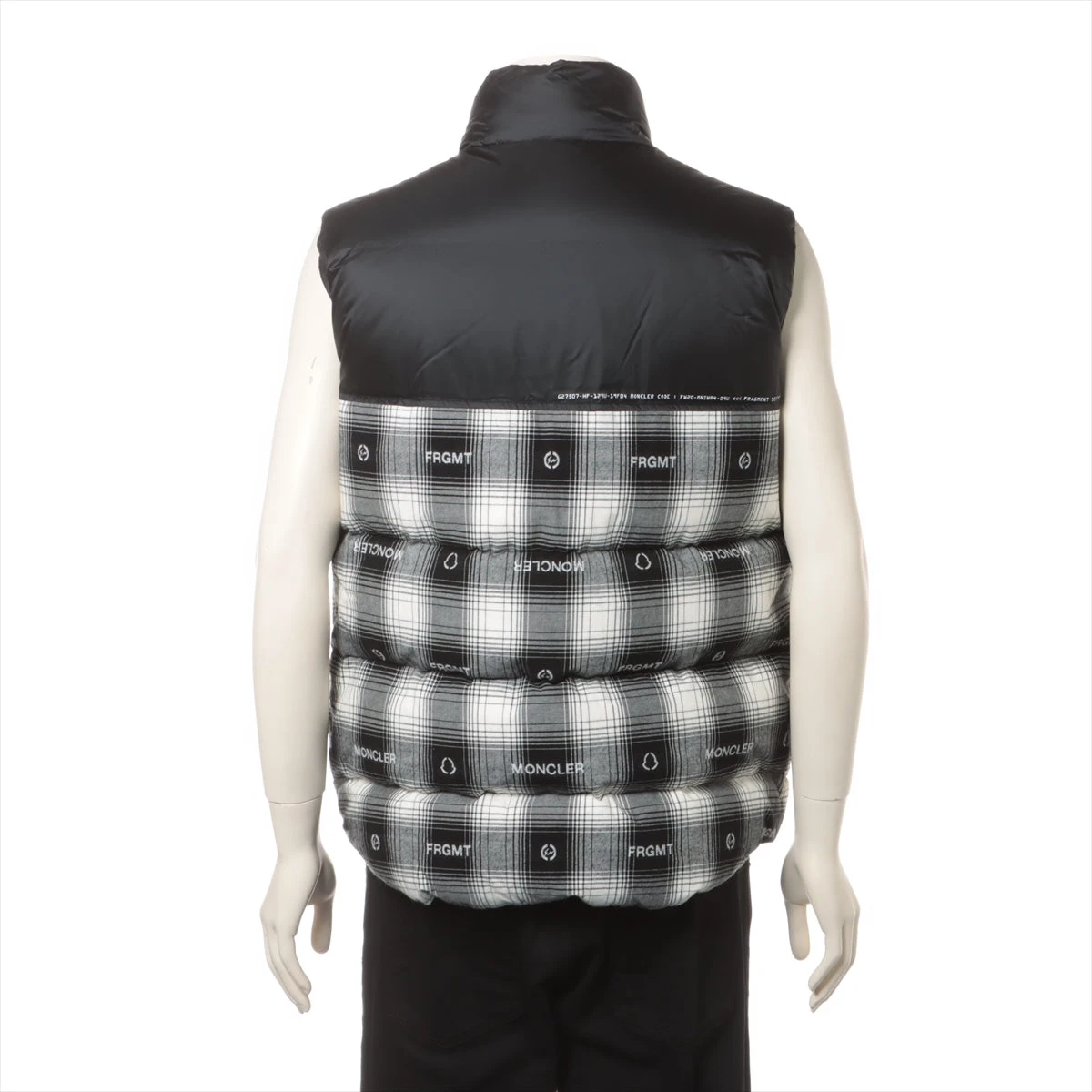 モンクレール　フラグメント　新作ダウンベスト MONCLER × FRAGMENT/モンクレール × フラグメント】よりダウンベストが