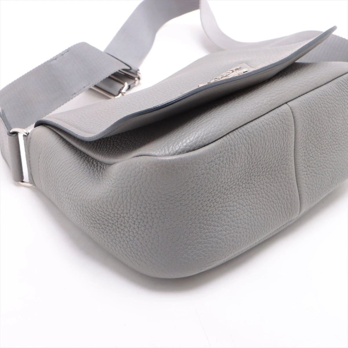 プラダ レザー ショルダーバッグ グレー AP066689｜中古ブランド品
