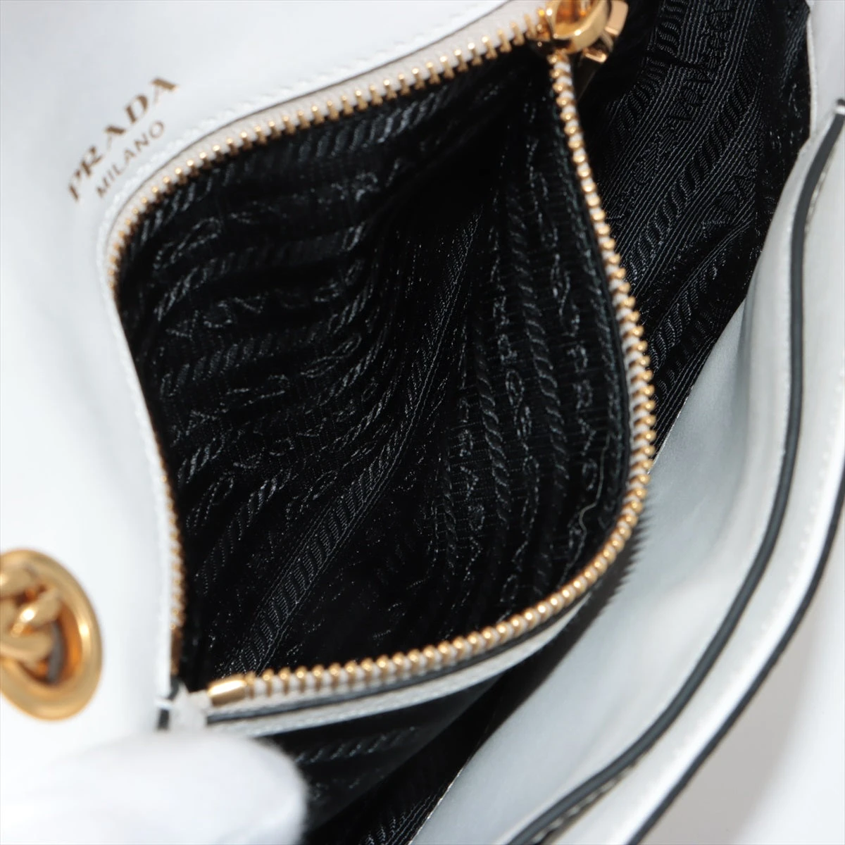 プラダ サフィアーノ チェーンショルダーバッグ ホワイト 1BD193