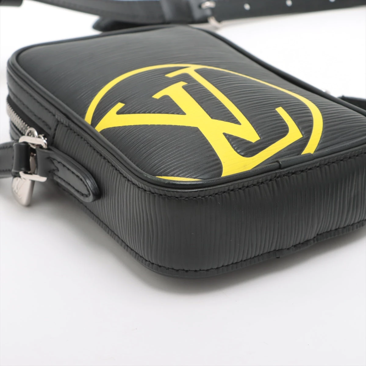 LOUIS VUITTON エピ ショルダーバッグ ダヌーブPM M55120 LOUIS VUITTON】ルイヴィトン『エピ ダヌーブPM』M55120 メンズ