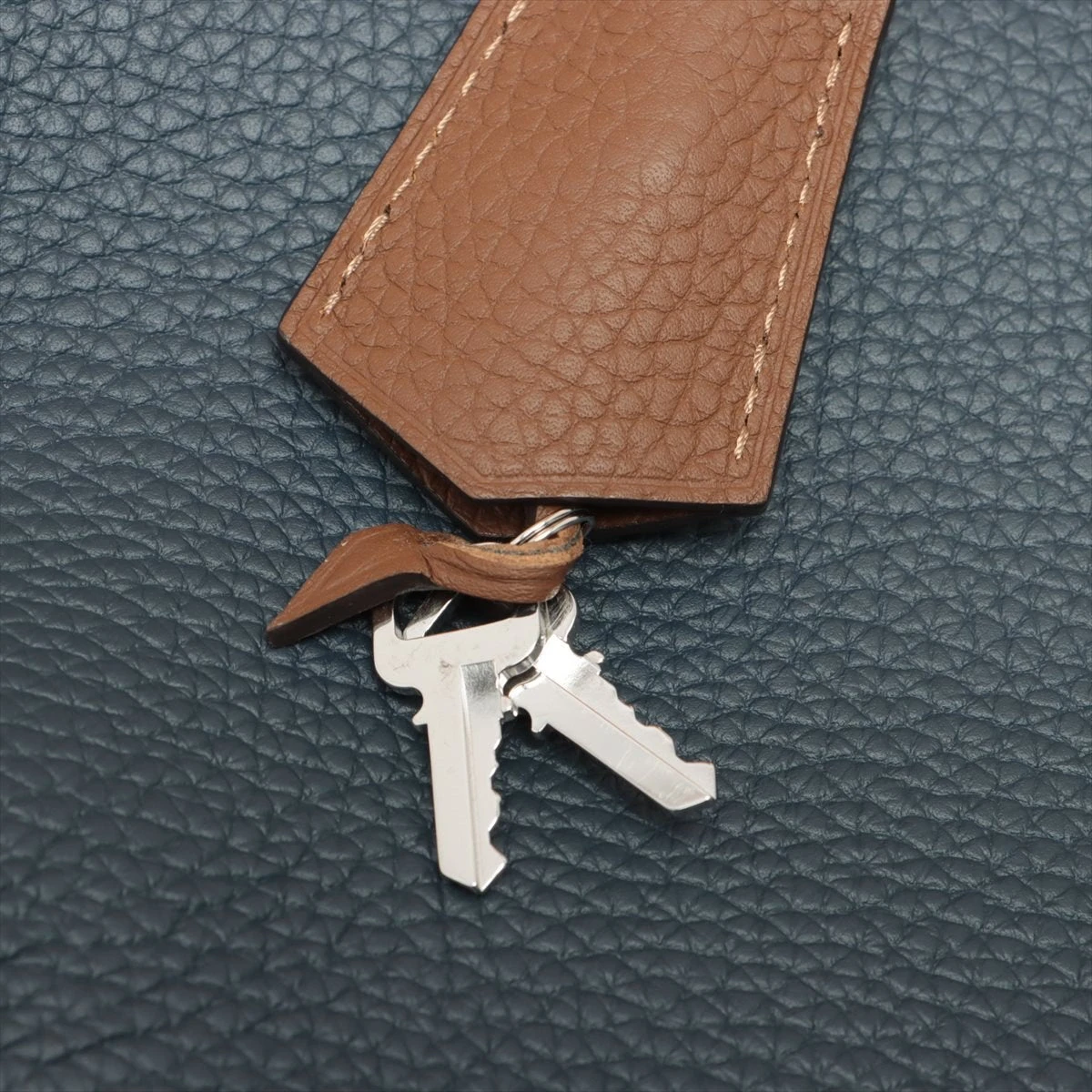 ヴィトン キュイールトリヨン アルマンドブリーフケース M54380