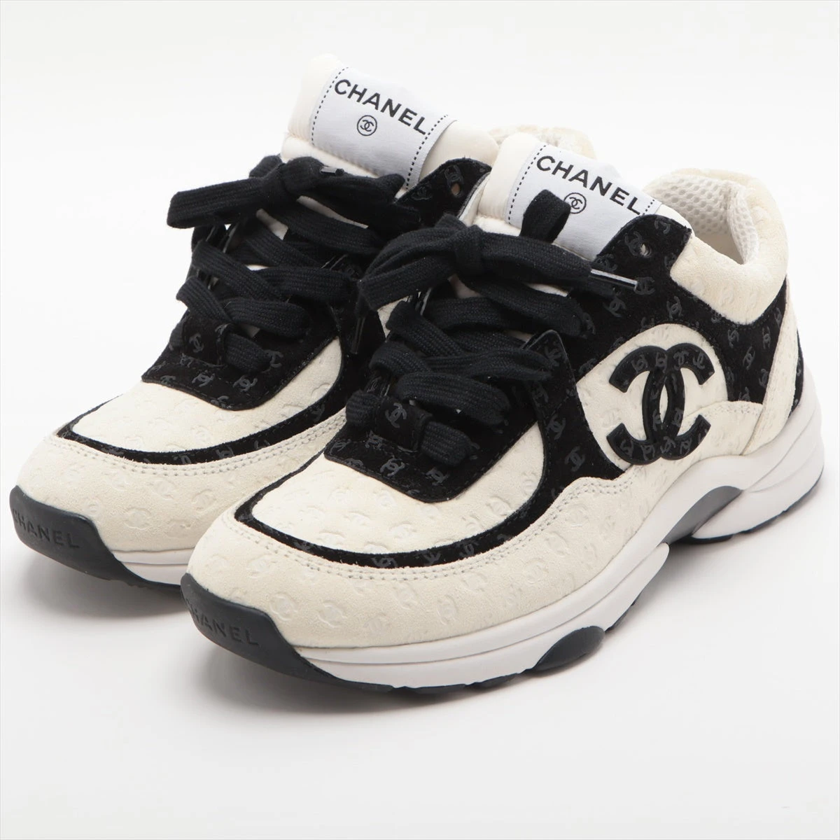 シャネル CHANEL スニーカー 38 未使用 CHANEL - 値下げ！新品未使用 シャネル スニーカー ホワイト 38