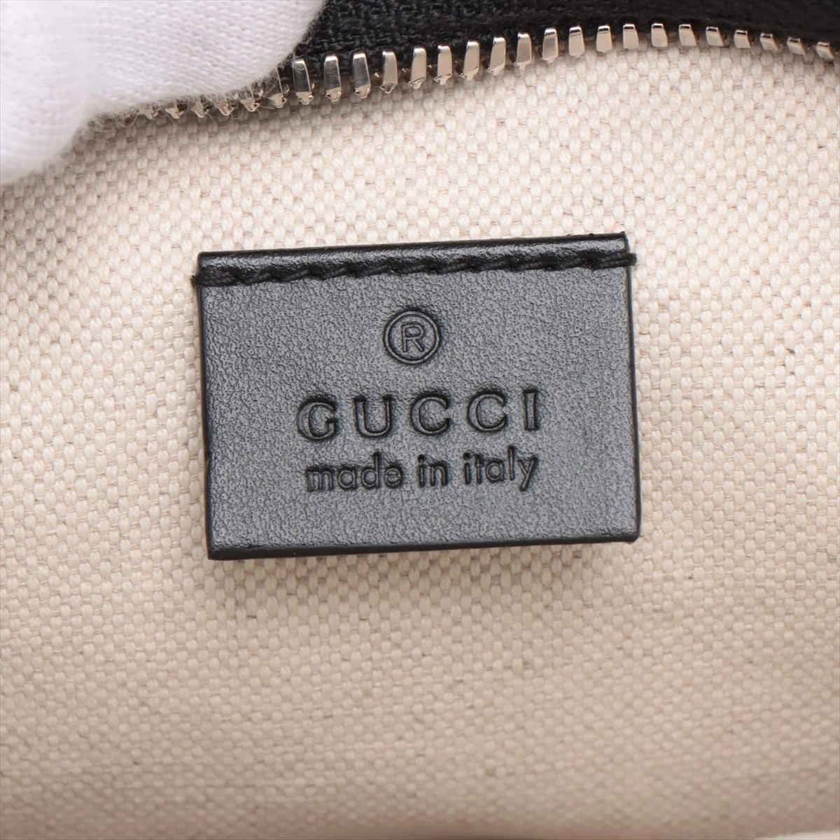 グッチ グレー GGエンボスレザー スリングバッグ グッチ グレー GG