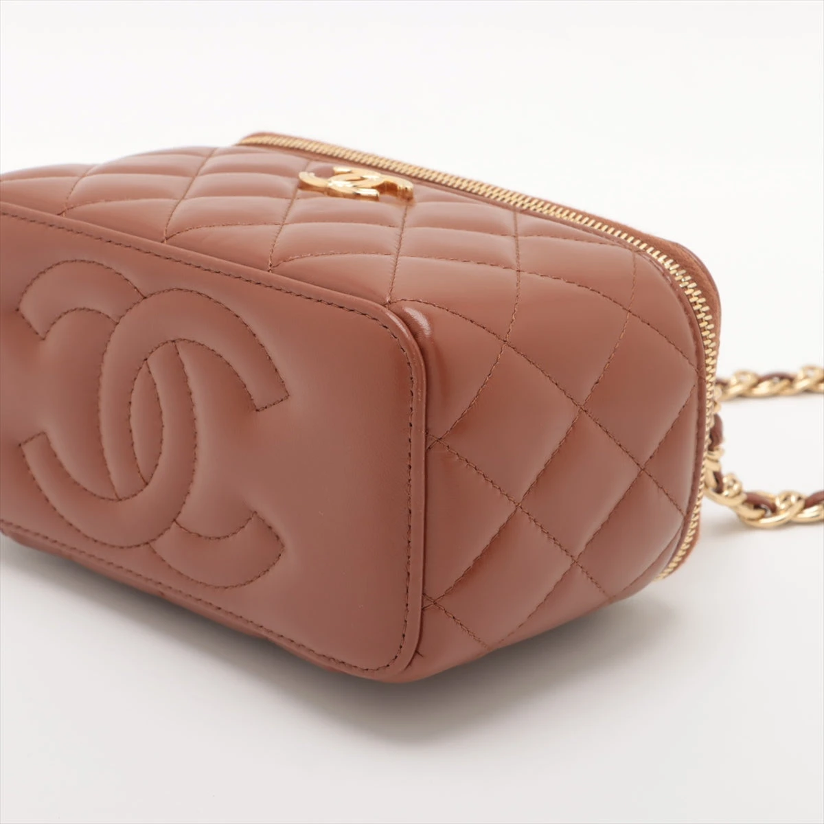 シャネル マトラッセ ラムスキン チェーンショルダーバッグ バニティ