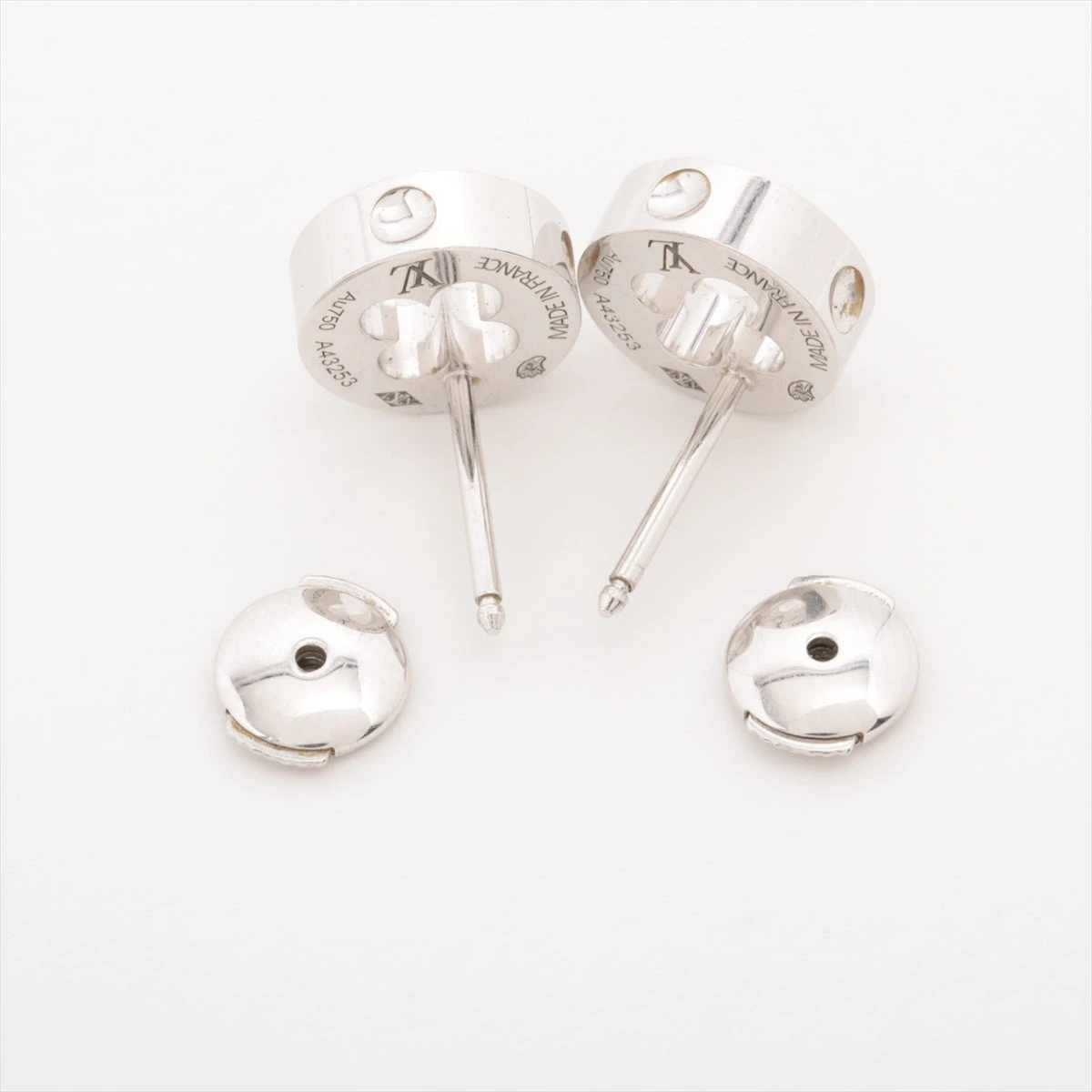 アン　ピアス フォワードヘリックスに1.25mmジェムサイズのトリオエンドをご