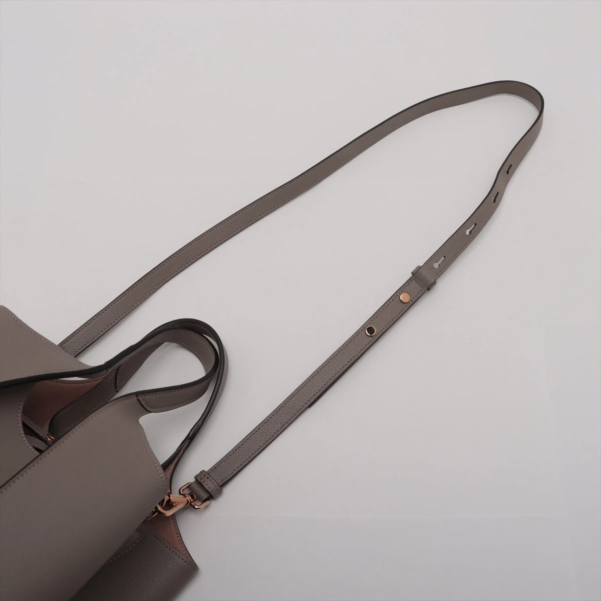 トッズ T タイムレス レザー 2WAYハンドバッグ グレージュ A2722963 