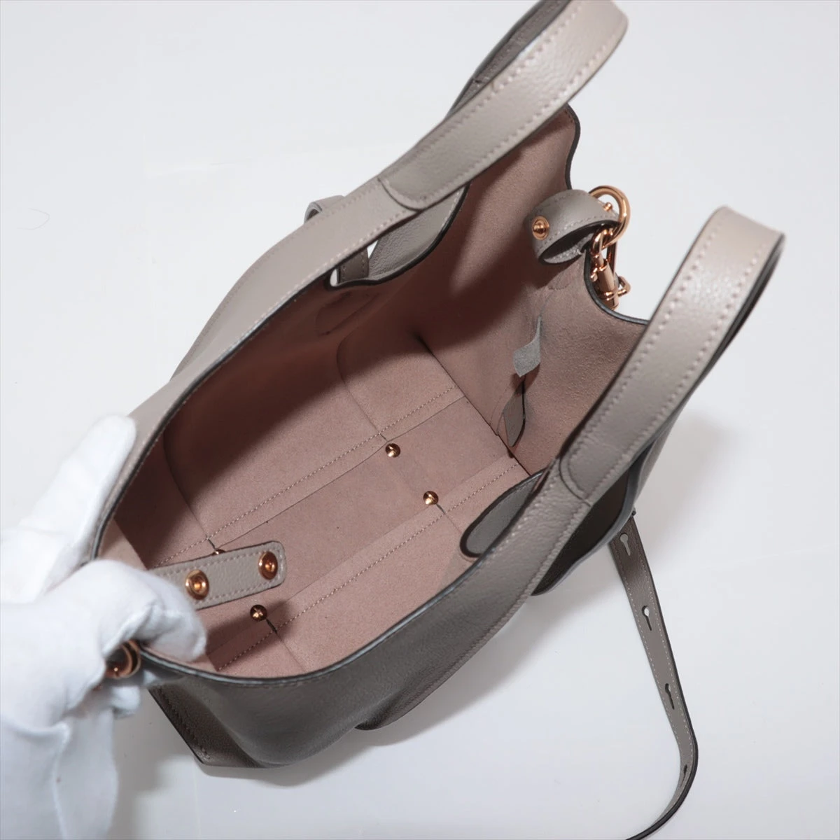 トッズ T タイムレス レザー 2WAYハンドバッグ グレージュ A2722963
