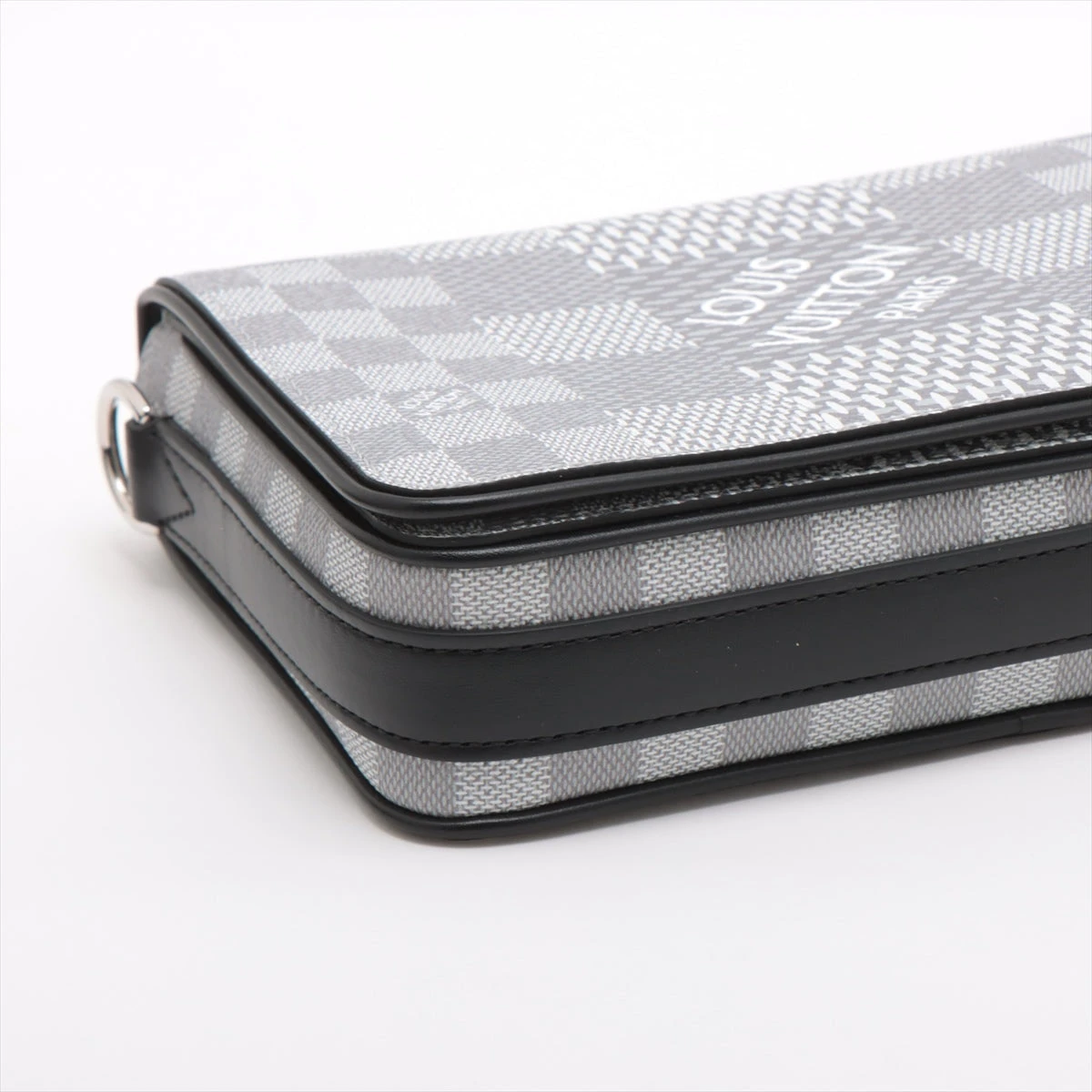 ヴィトン ダミエグラフィット3D ステュディオメッセンジャー N50014