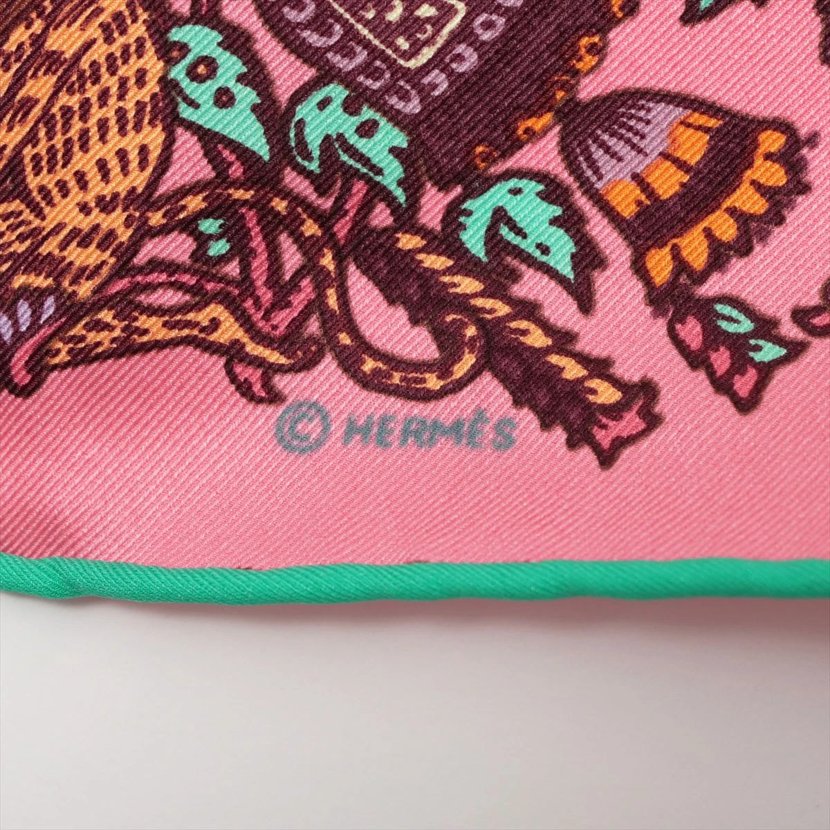 【お買得品】HERMES エルメス ポワントゥ スカーフ シルク リボン柄 お買得品】HERMES エルメス ポワントゥ スカーフ シルク リボン柄