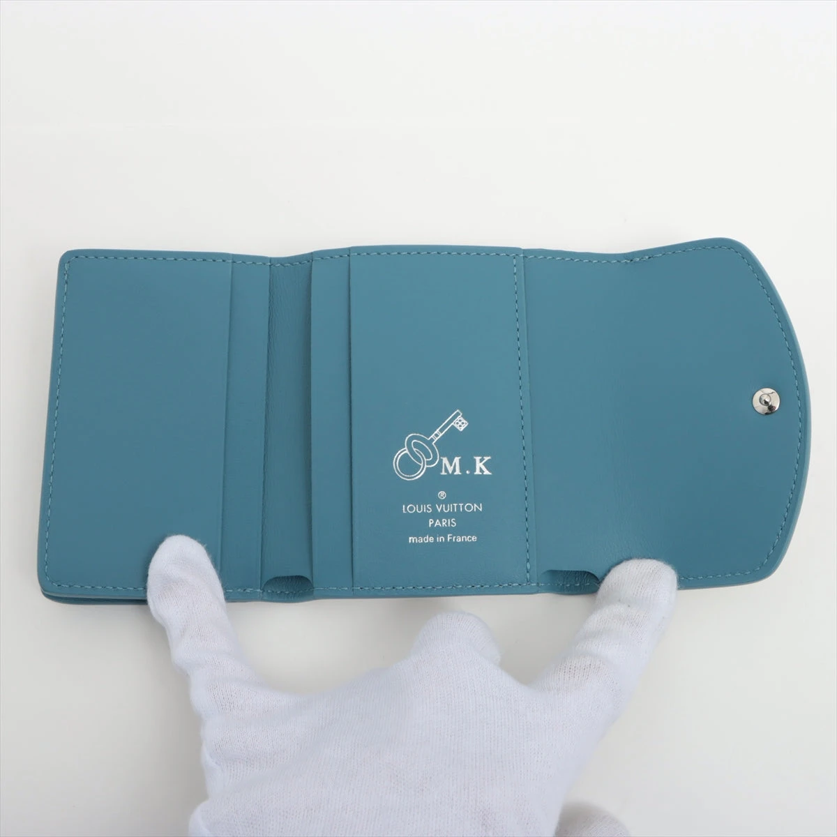 ルイヴィトン マヒナ ポルトフォイユ イリスコンパクト M69213 ヴィトン マヒナ ポルトフォイユイリスコンパクト M69213 スノー