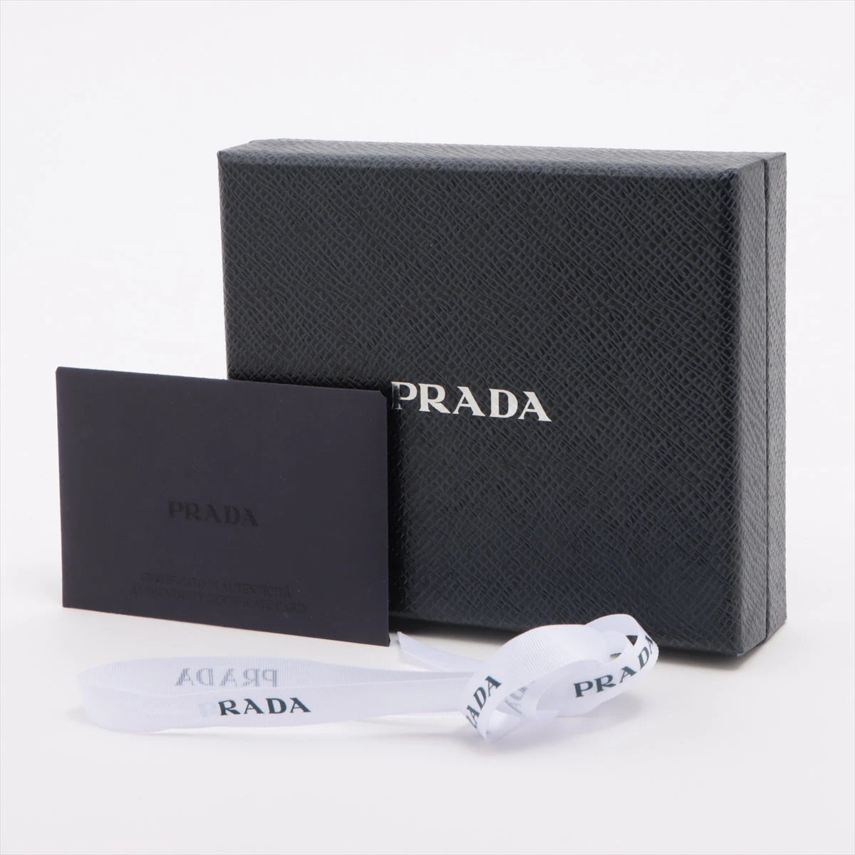 【未使用級】プラダ マネークリップ トライアングル サフィアーノ 2MN077 未使用級】プラダ マネークリップ トライアングル サフィアーノ