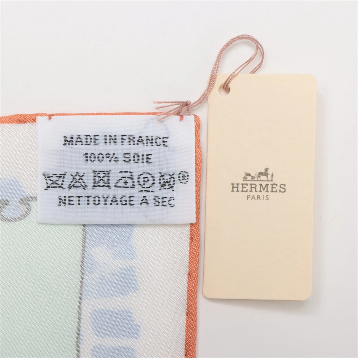 美品 エルメス45シルクスカーフ Chevaloscope Neon 箱 紙タグ 美品