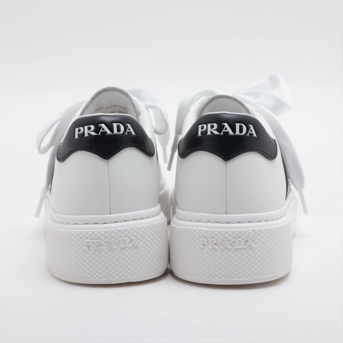 すぐ届く！ PRADA プラダ レザー スニーカー １E223M すぐ届く∞プラダ国内発□レザー ホワイト スニーカー1E223M