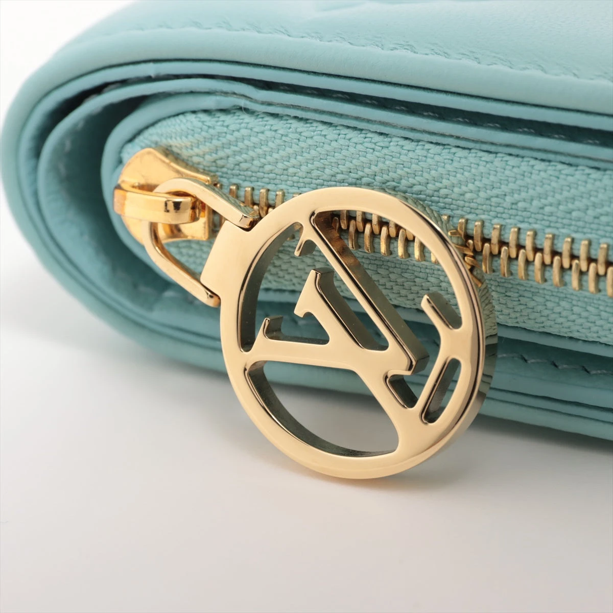 ルイヴィトン ポルトフォイユ ルー 折り財布 エンボス 水色 M82265 限定色】 ルイヴィトン ポルトフォイユ ルー 二つ折り財布 エンボス