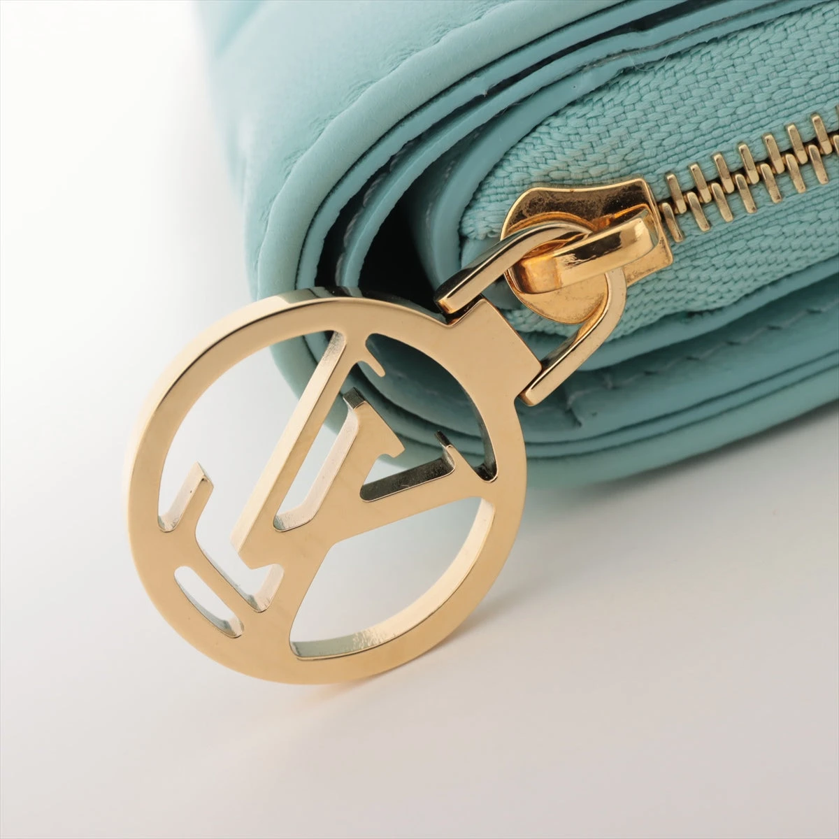 ヴィトン モノグラム エンボス ポルトフォイユ ルー M82265 ブルー