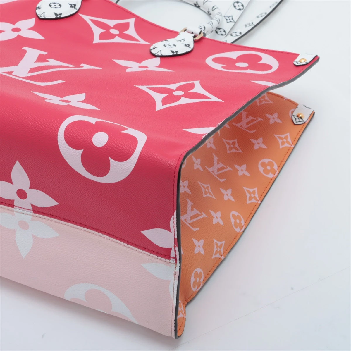 ヴィトン モノグラムジャイアント オンザゴーGM M44569 ヴィトン モノグラム ジャイアント オンザゴー GM M44569 A2757442