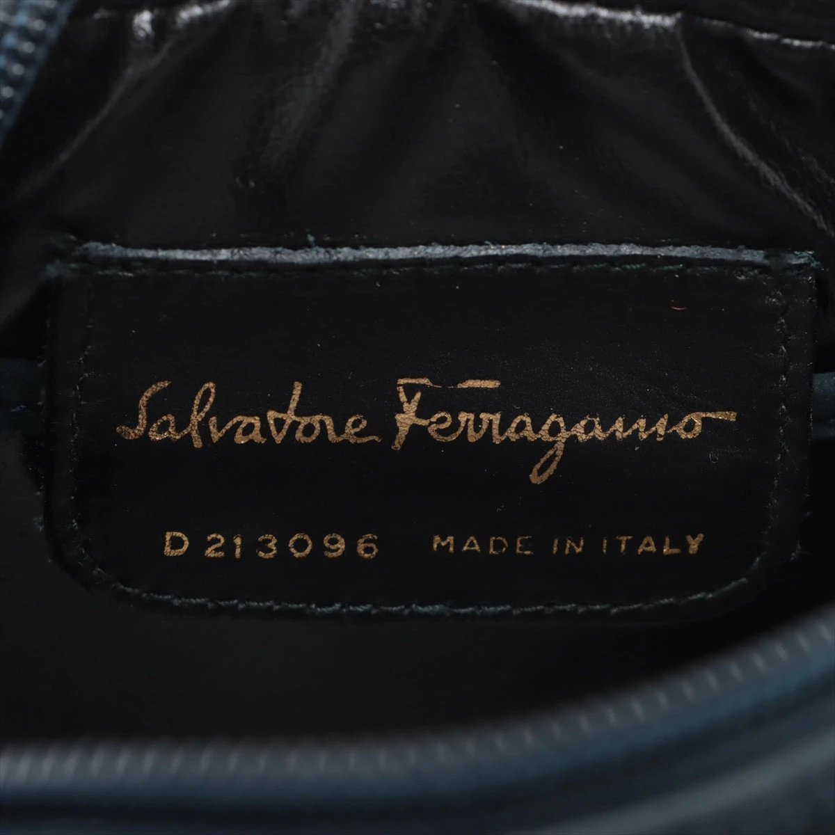 フェラガモ ヴァラ レザー×スエード ショルダーバッグ ネイビー