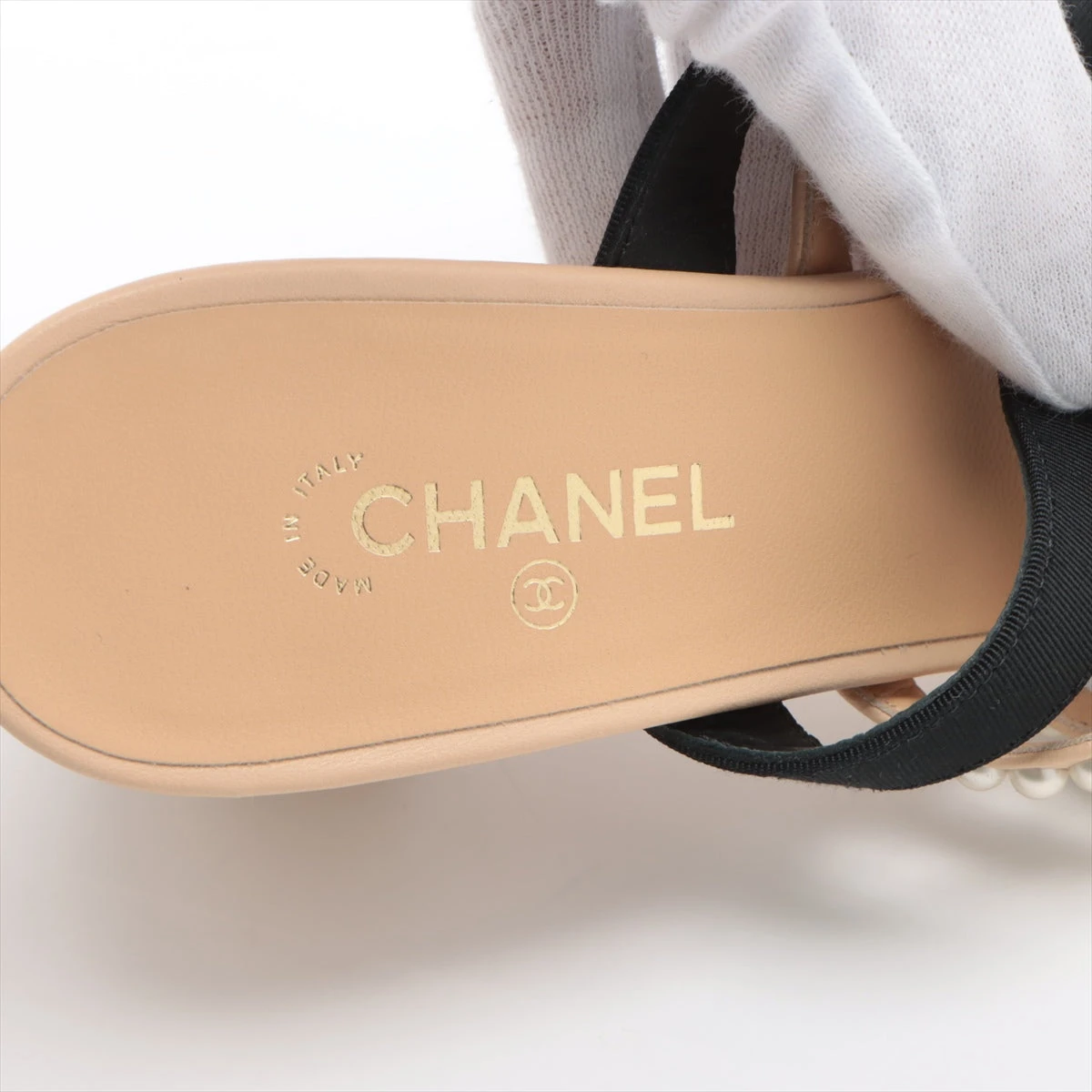 Chanel シャネルミュール2022年モデル　美品　ベージュ色　レザー Chanel シャネルミュール2022年モデル 美品 ベージュ色 レザー
