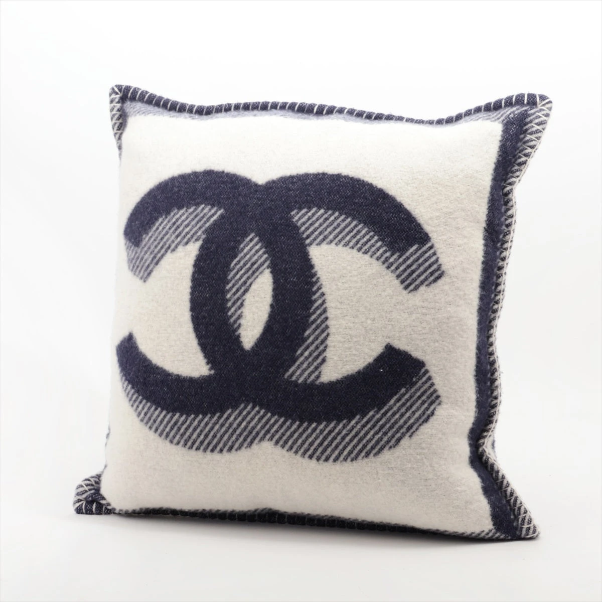 【入手困難】CHANEL シャネル クッション クッションカバー　ココマーク CHANEL - シャネル CHANEL クッション クッションカバー ココ