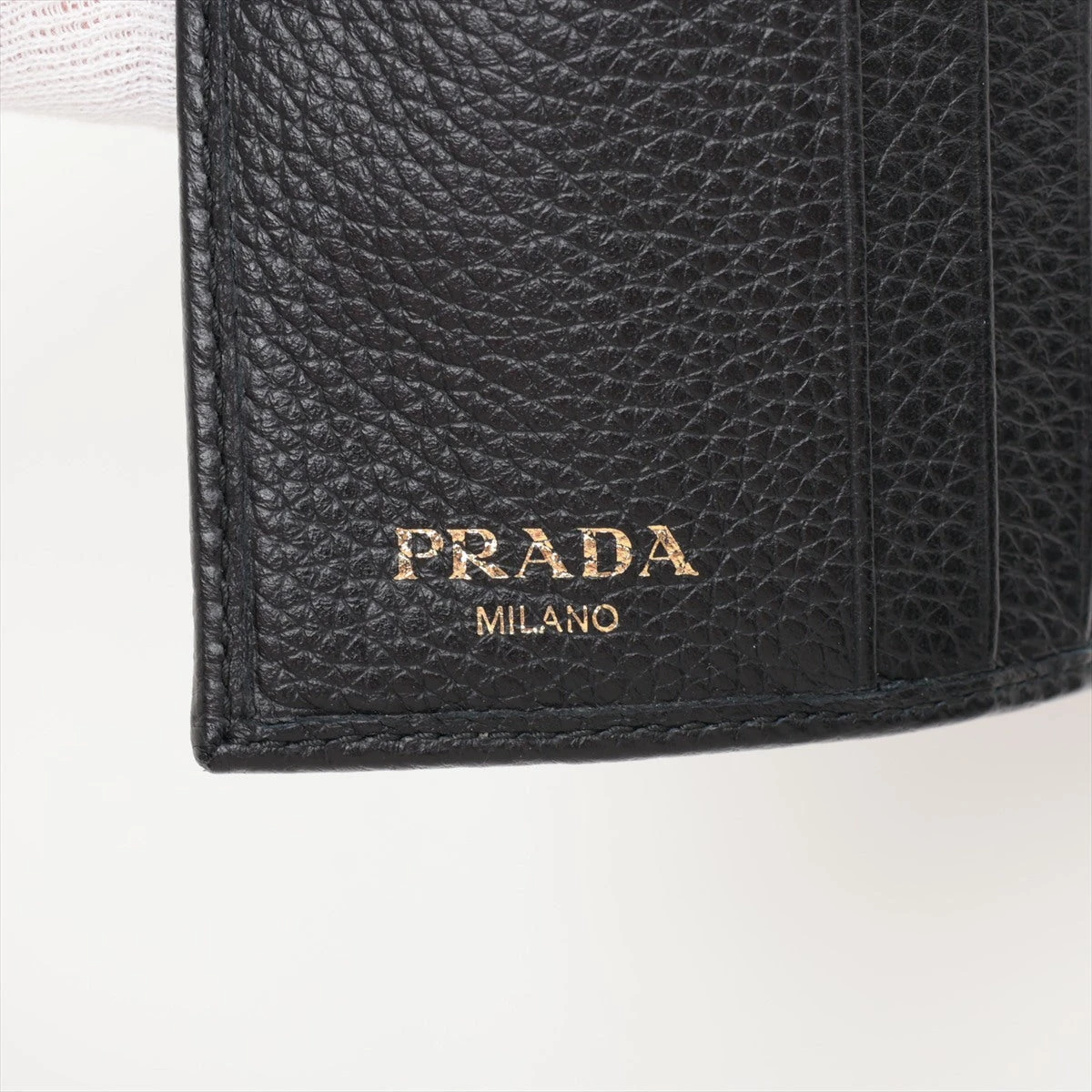 関東即発!!関税込み!!【PRADA】三角プレート 三つ折財布 1MH176 プラダ ヴィッテログレイン 1MH176 レザー コンパクトウォレット