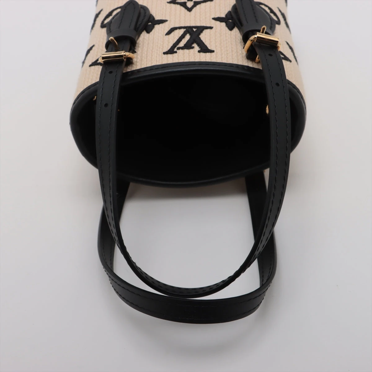 【Louis Vuitton】LVバイ ザ プール ナノバケット ハンドバッグ ルイ·ヴィトン】「LV バイ·ザ·プール」コレクションから新作が