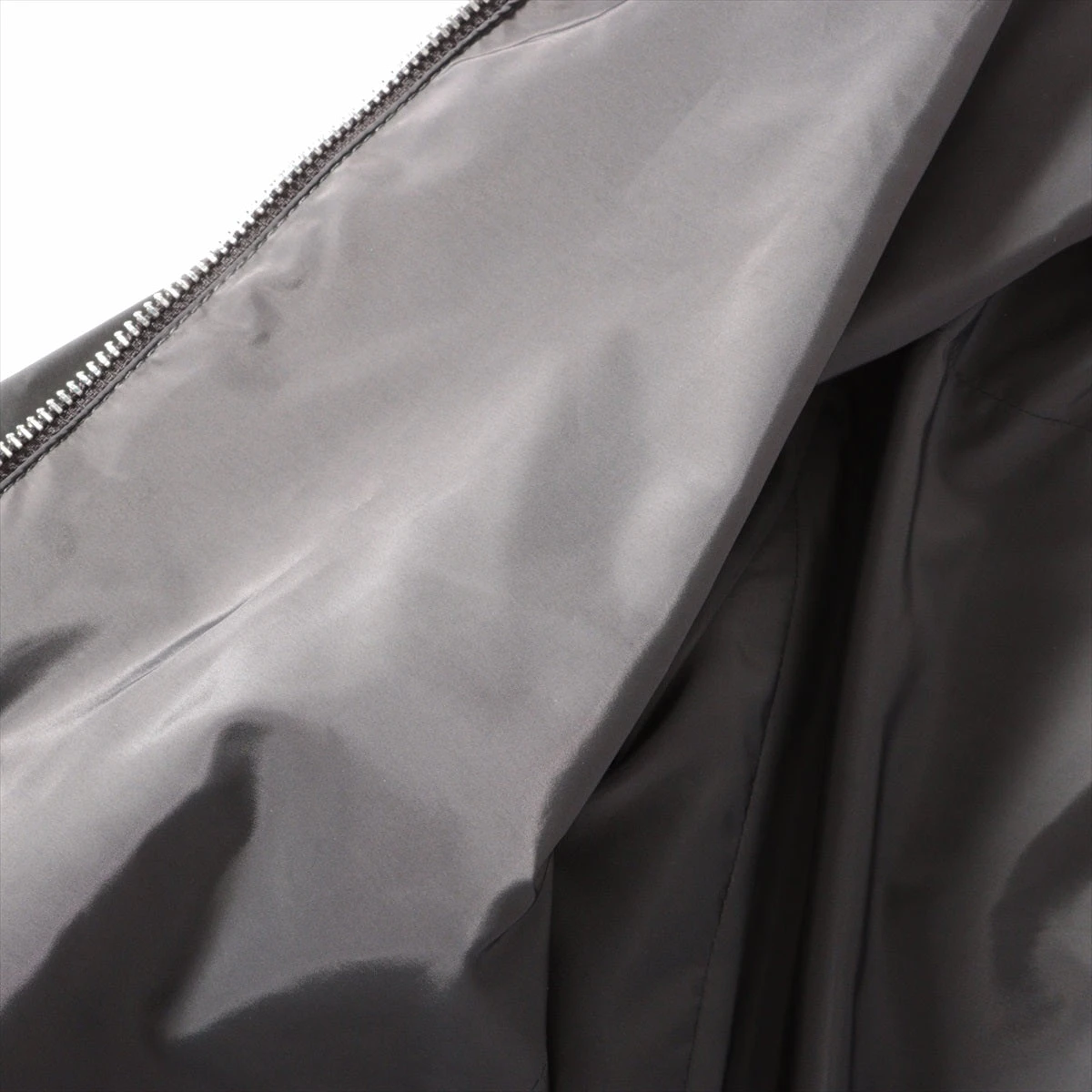 23年モデル⭐️PRADA ナイロンジャケット 三角ロゴ ナイロン リバーシブル 楽天市場】PRADA(プラダ) サイズ:XXL 23AW RE-NYLON Triangle