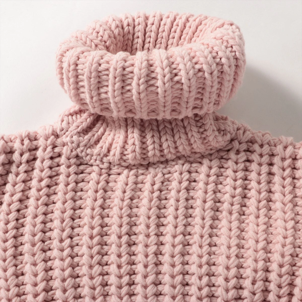 フェンディ タートルネック ローゲージ ニット セーター ウール ピンク