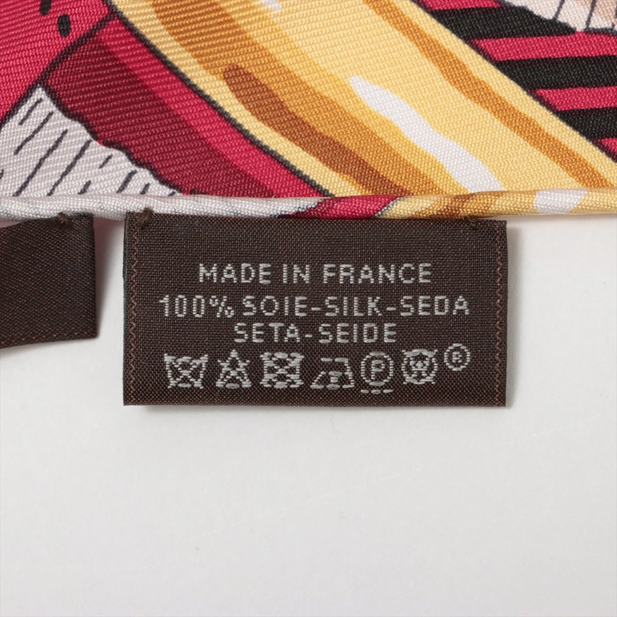 【希少品】エルメス ポケットチーフ ハート型 シルク 専用ケース入 希少品】エルメス ポケットチーフ ハート型 シルク 専用ケース入 希少