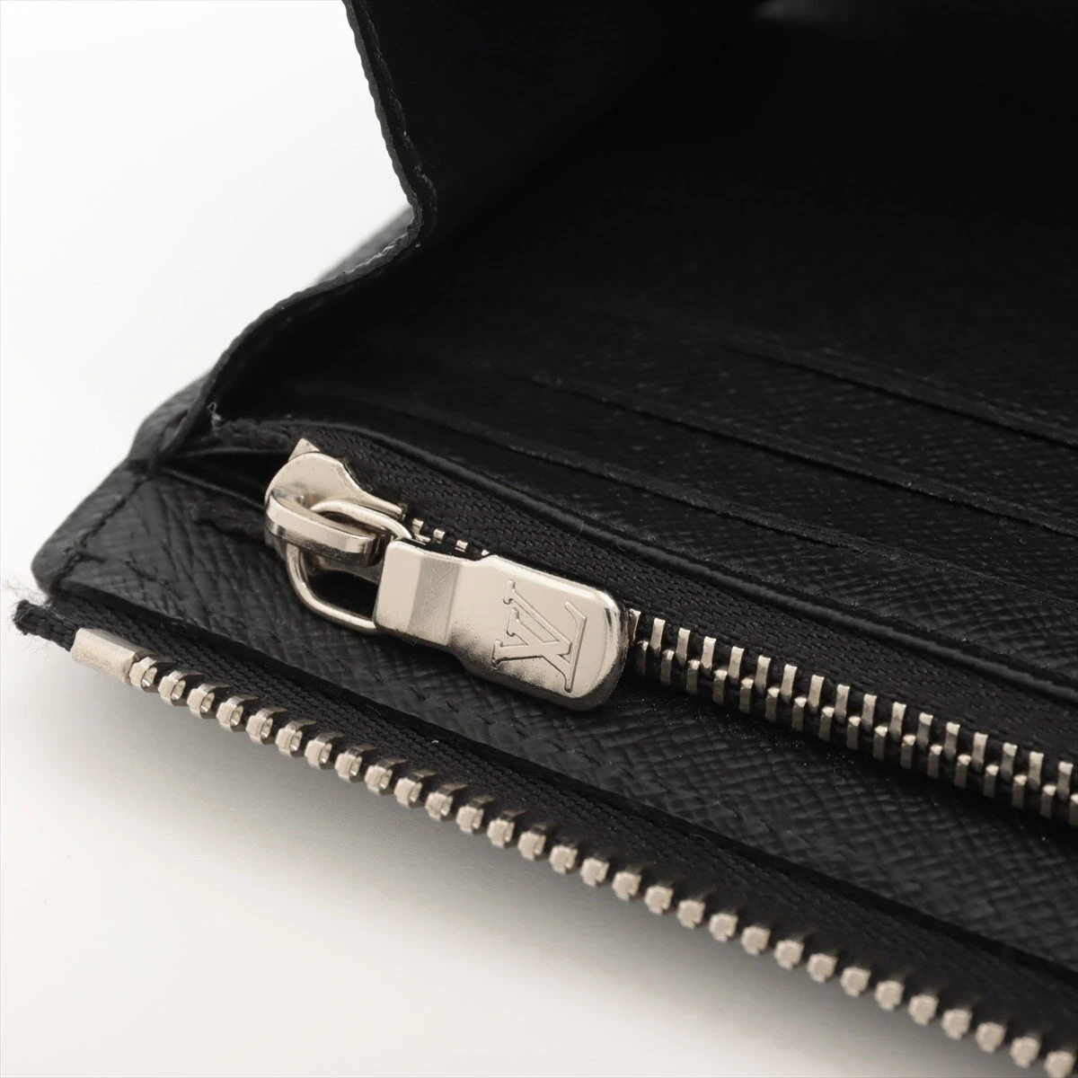 【未使用】ルイヴィトン タイガ ジッピー・ドラゴンヌ M69409 ブラック LOUIS VUITTON】ルイヴィトン『タイガ ジッピー ドラゴンヌ