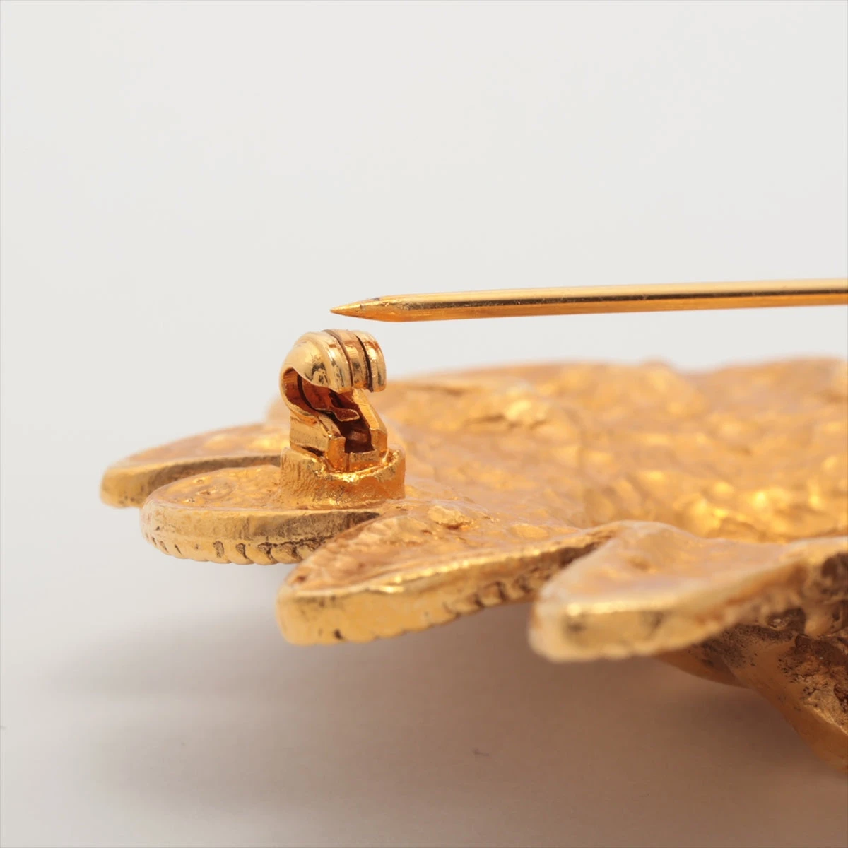 CHANEL/シャネル ライオン ゴールド ブローチ e_117 CHANEL/シャネル ライオン ゴールド ブローチ e_117 - メルカリ